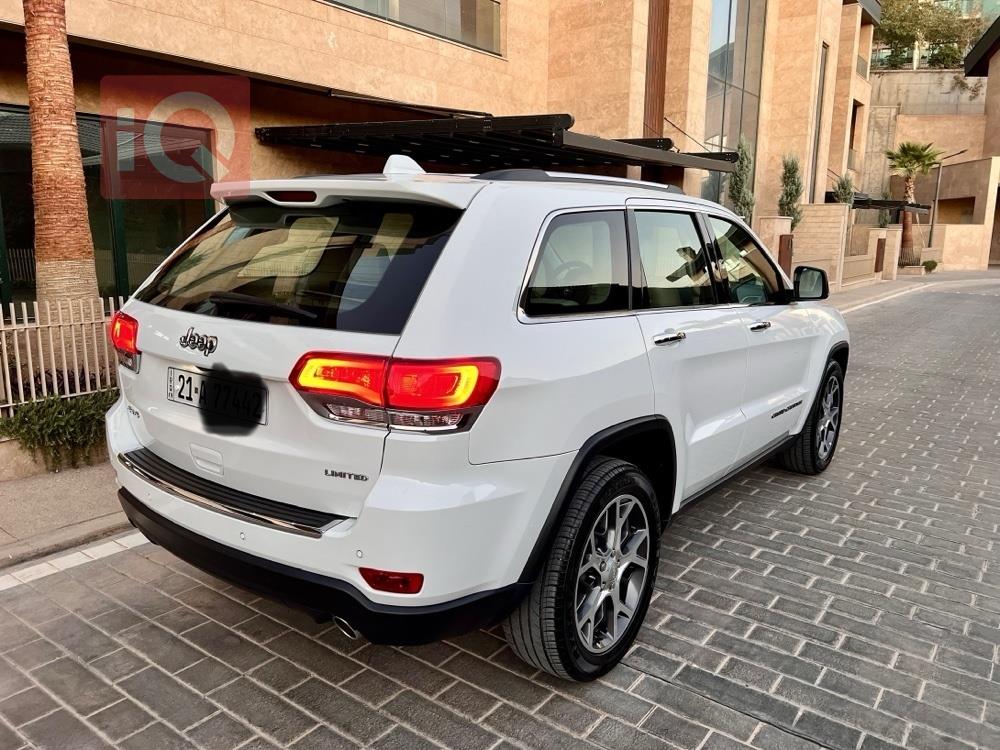 جیپ گراند شیرۆکی